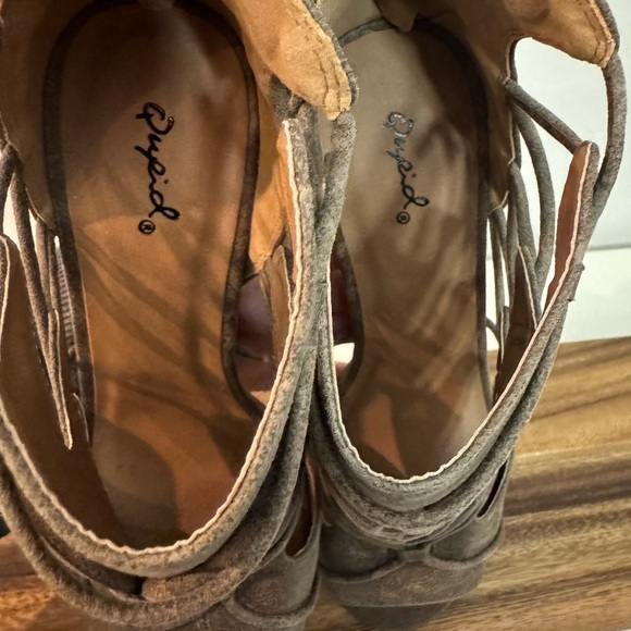 Quipid Gladiator Sandal Size 10 Peep Toe Bootie block Heel New in Box - Picture 11 of 12